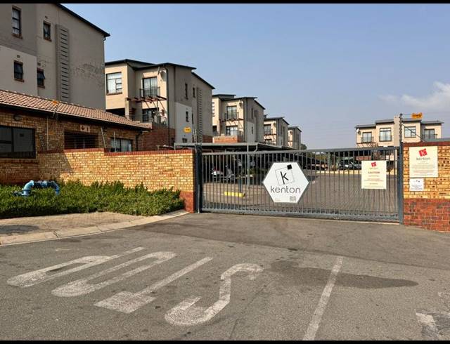 3 BEDROOM TOWNHOUSE FOR SALE IN BERGBRON
